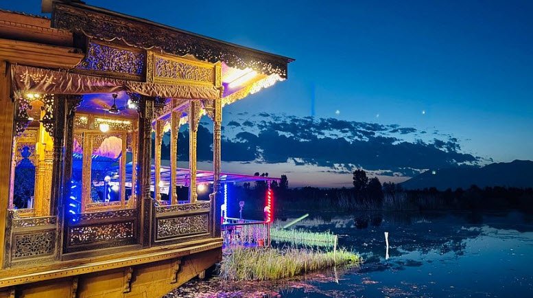 Jigar Palace Group of Houseboats, Srinagar, Jammu and Kashmir - Vushii.com Jigar Palace Group of Houseboats, Srinagar, Jammu and Kashmir - Vushii.com